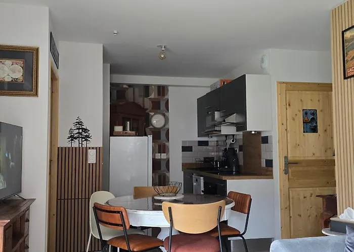 Les Reflets Du Detente Et Nature A Genos-loudenvieille Classe 4 Etoiles Devant Le Avec Jardin