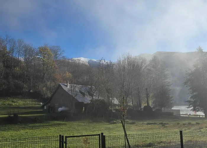 Les Reflets Du Detente Et Nature A Genos-loudenvieille Classe 4 Etoiles Devant Le Avec Jardin